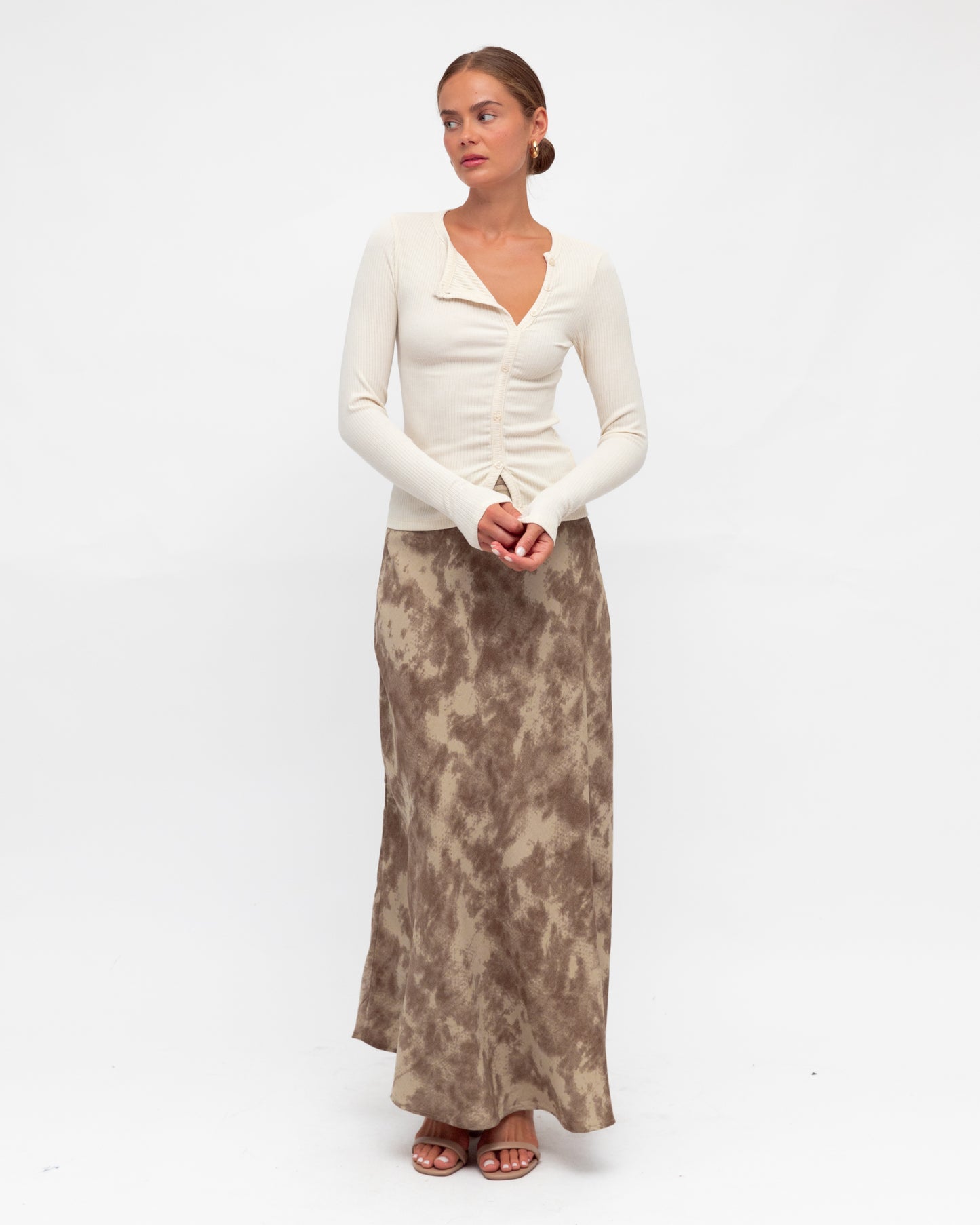 asymmetric long slevee cardi top with buttons