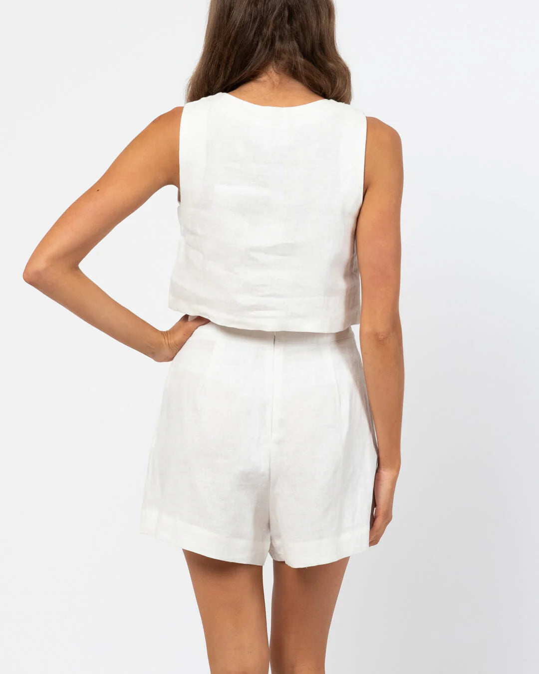 back view white 100% linen shorts lightweight perfect classy summer outfit.