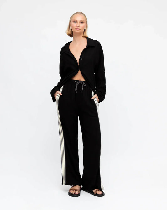 Tailored Lola pant with a sleek design, perfect for both professional and casual wear