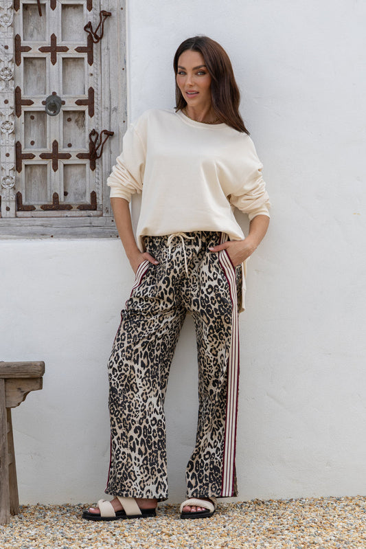 Leopard print pant front