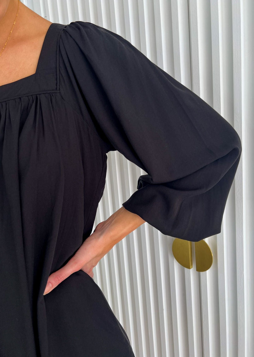 black dress curve sleeve 